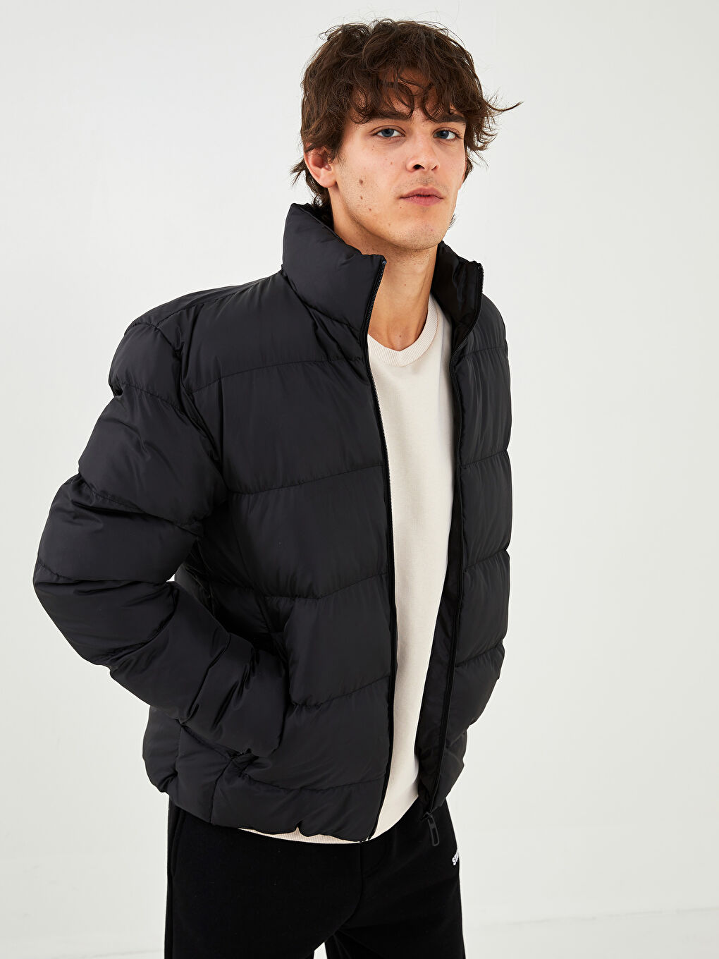 Siyah Standart Kalıp Dik Yaka Kalın Erkek Mont-3