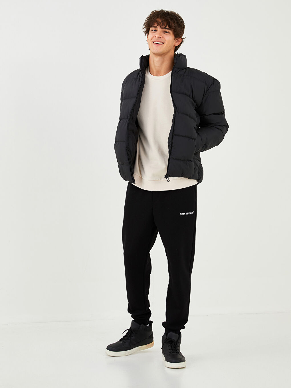 Siyah Standart Kalıp Dik Yaka Kalın Erkek Mont-5