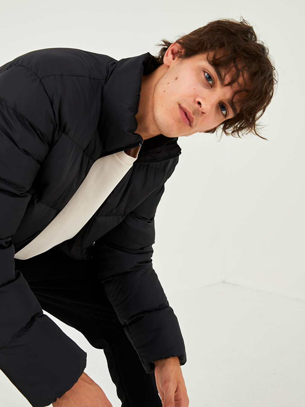 Siyah Standart Kalıp Dik Yaka Kalın Erkek Mont-2