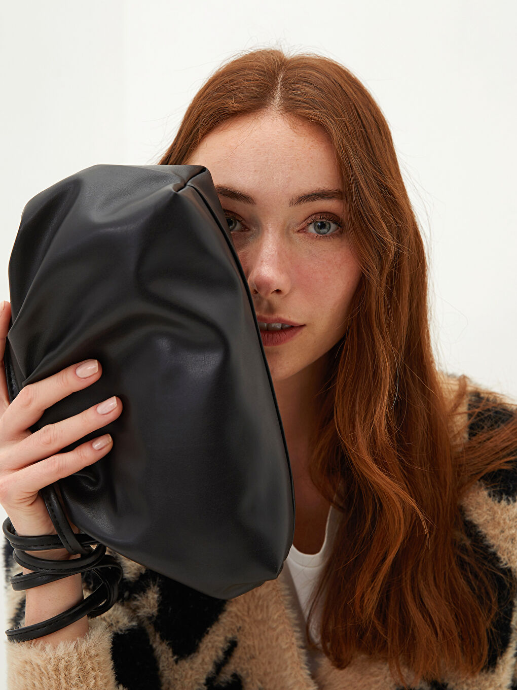 Siyah Deri Görünümlü Kadın Çapraz Çanta-3