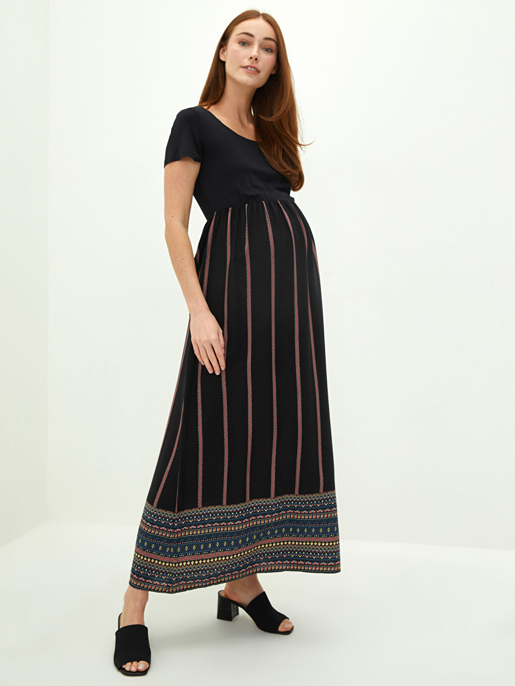 فستان حوامل مطبوع بياقة مربعة وكم قصير