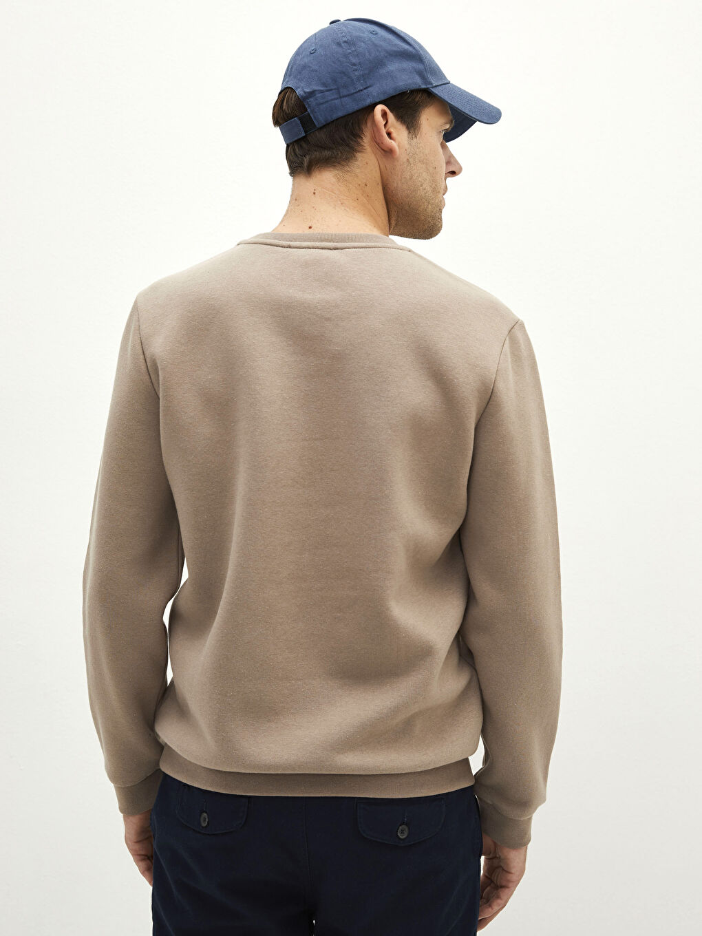 سويتشيرت رجالي مطبوع بكم طويل وكول مدور-4