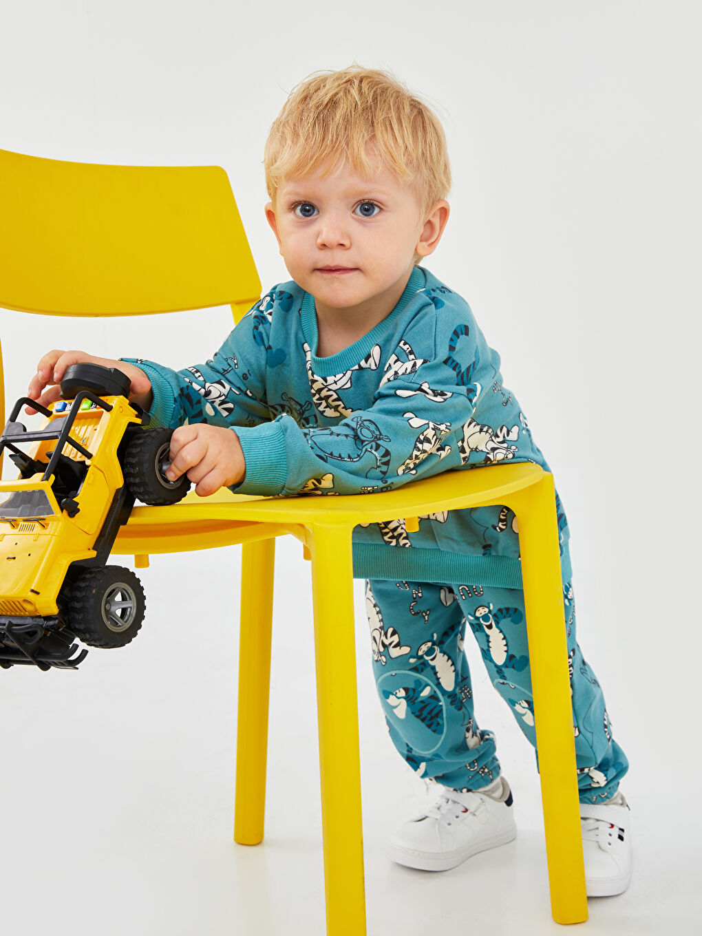 LCW baby Elastic Waist Tigger Printed Baby Boy Jogger Tracksuit Bottom -W1AS88Z1-LU0