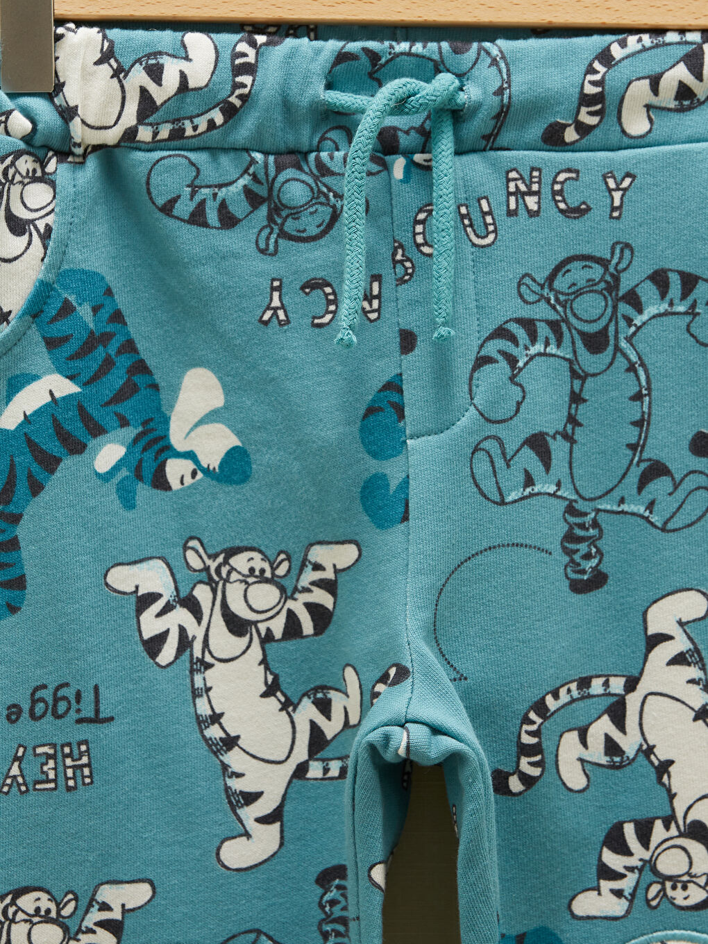 LCW baby Elastic Waist Tigger Printed Baby Boy Jogger Tracksuit Bottom -W1AS88Z1-LU0