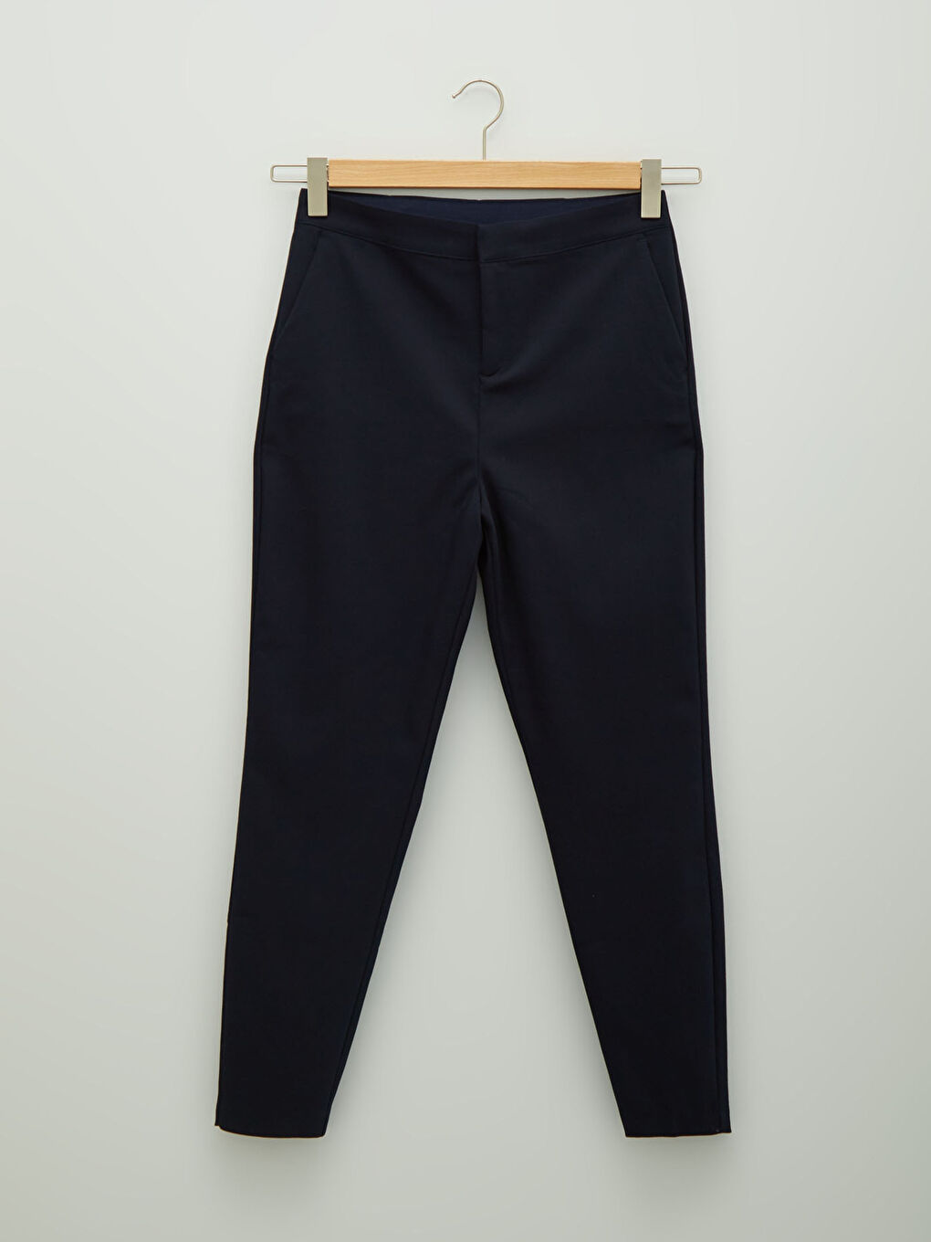 LCWAIKIKI Basic Pockets Straight Wide Fit Ponte Fabric Women's Trousers -W1AT22Z8-E1J