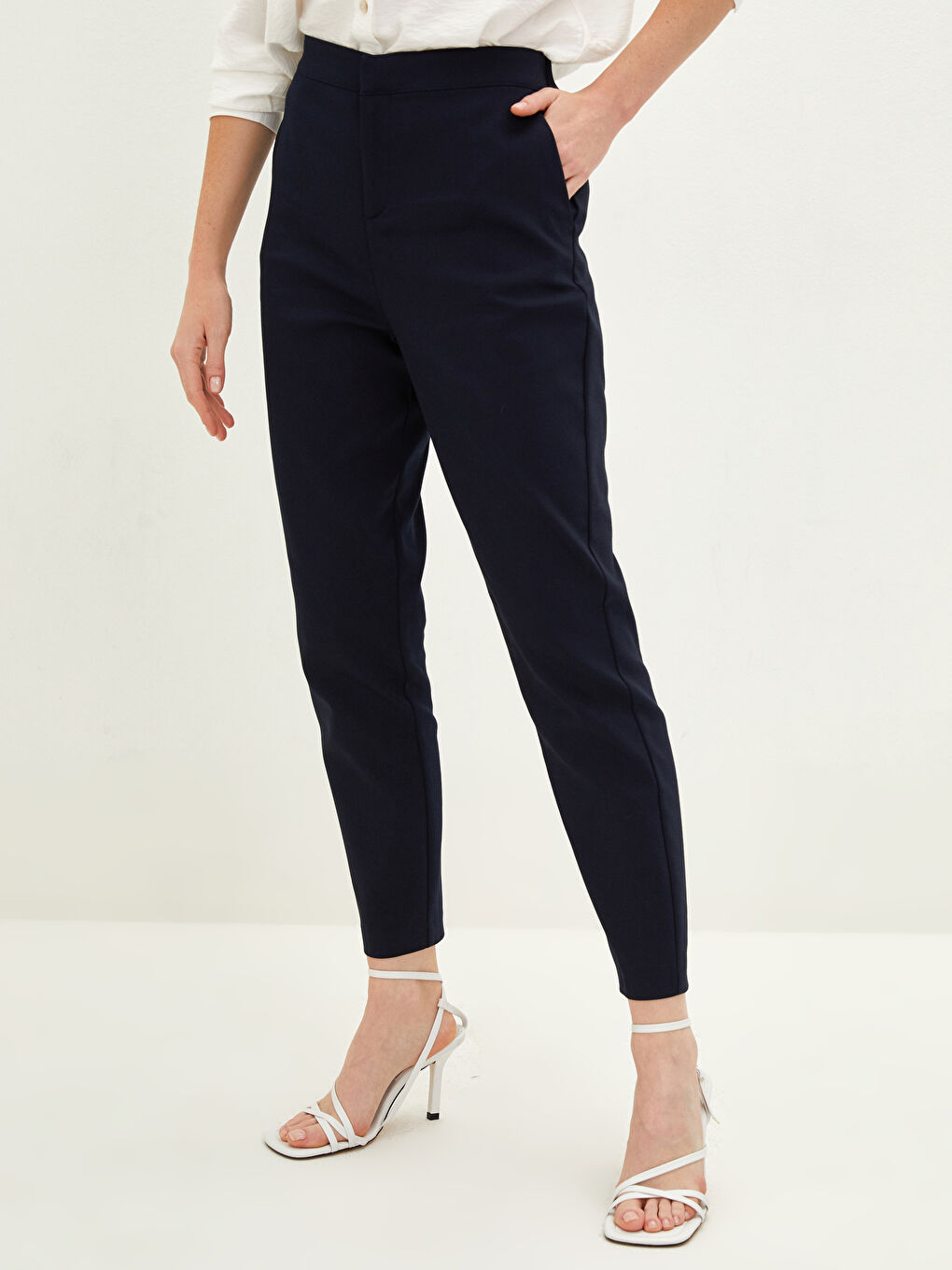 LCWAIKIKI Basic Pockets Straight Wide Fit Ponte Fabric Women's Trousers -W1AT22Z8-E1J