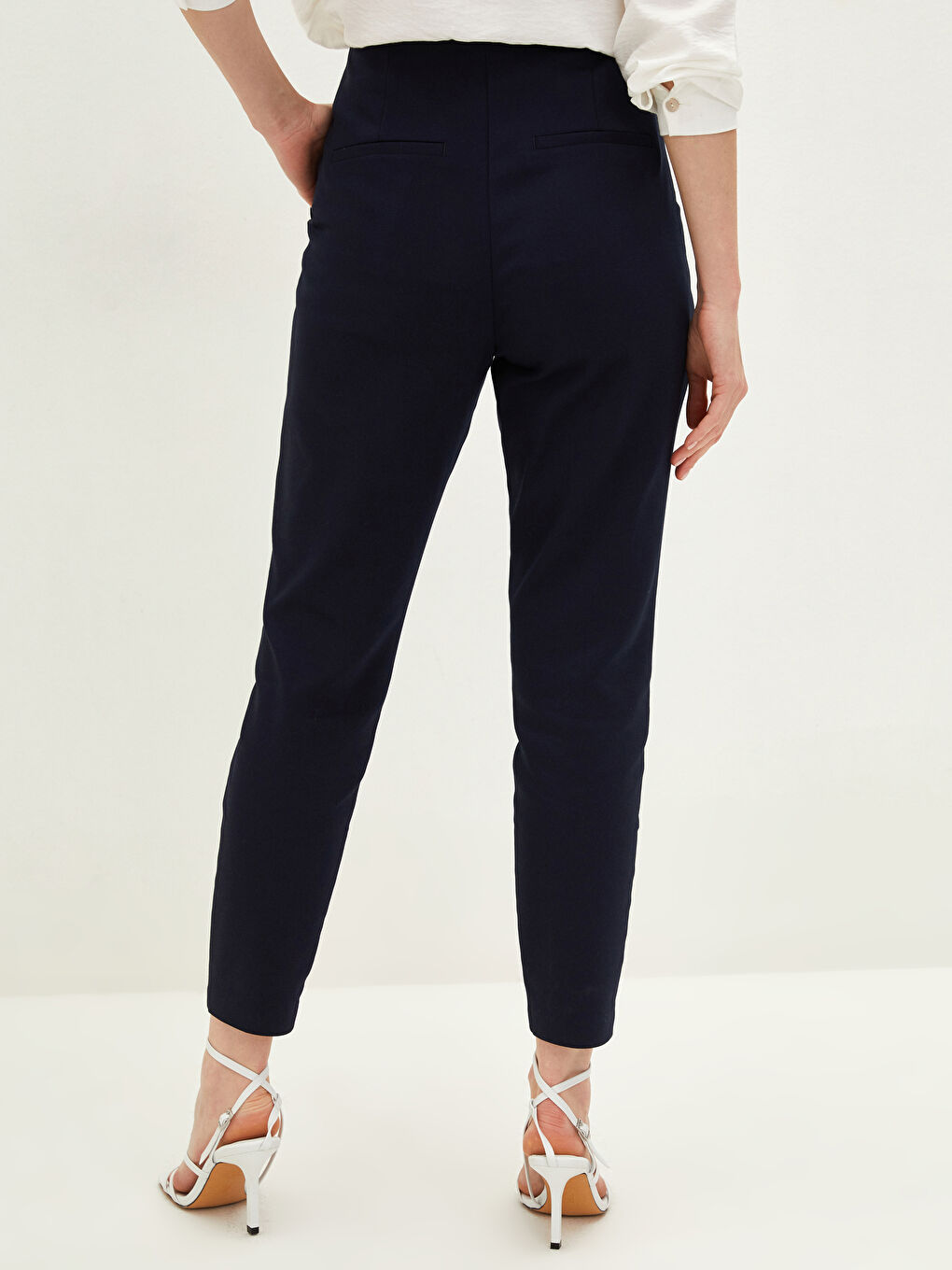 LCWAIKIKI Basic Pockets Straight Wide Fit Ponte Fabric Women's Trousers -W1AT22Z8-E1J