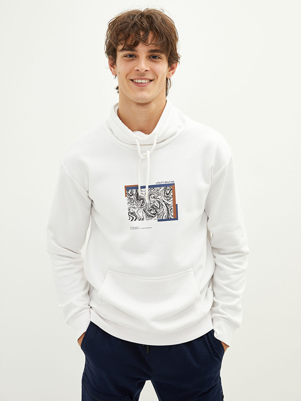 Ekru Keşiş Yaka Uzun Kollu Baskılı Erkek Kalın Sweatshirt