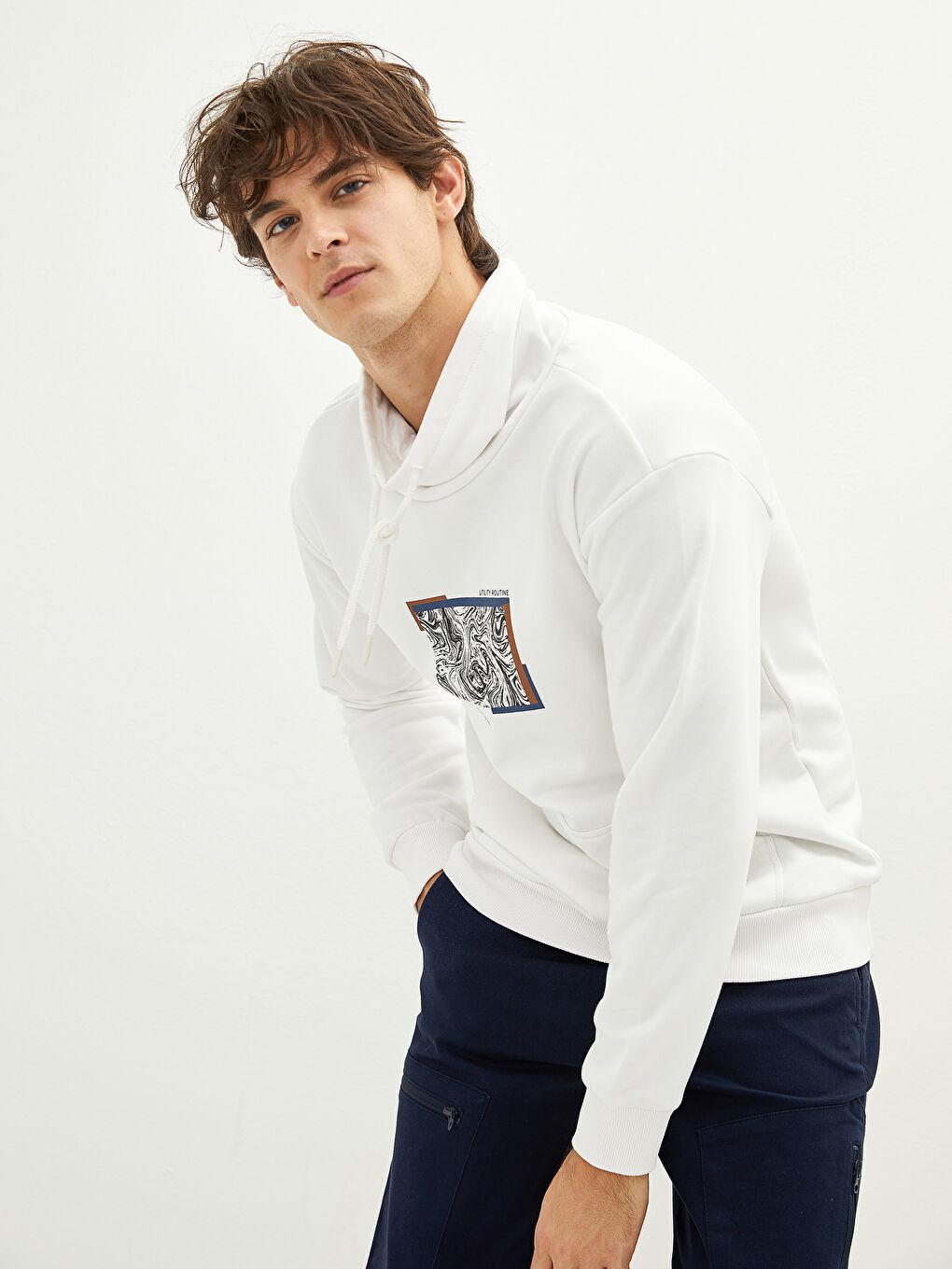 Ekru Keşiş Yaka Uzun Kollu Baskılı Erkek Kalın Sweatshirt-1