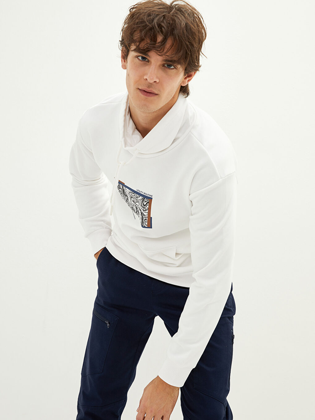 Ekru Keşiş Yaka Uzun Kollu Baskılı Erkek Kalın Sweatshirt-2