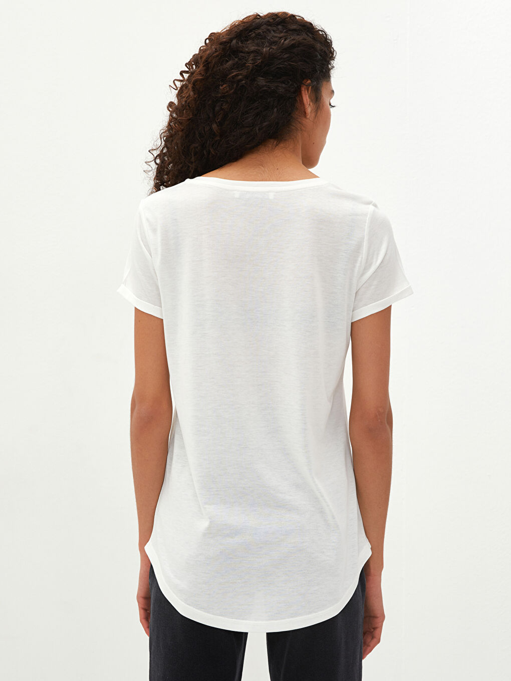 Әйелдерге арналған V мойынды кестеленген қысқа жең футболка-4