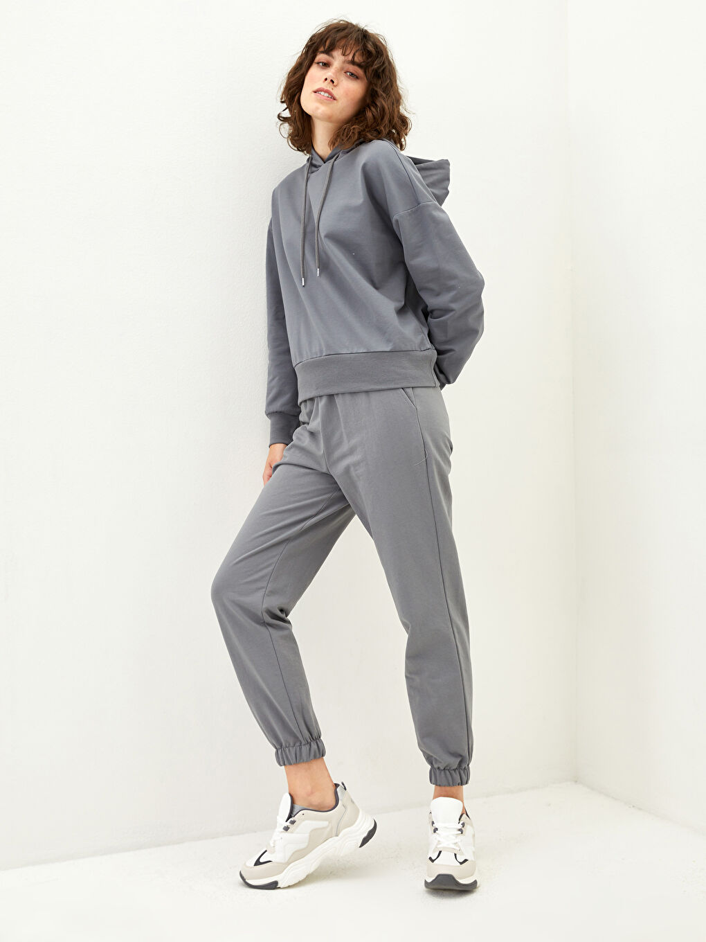 بنطلون رياضي بخصر مرن وجيوب عادية للسيدات-1