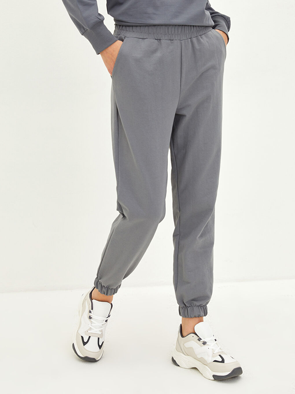 بنطلون رياضي بخصر مرن وجيوب عادية للسيدات-3