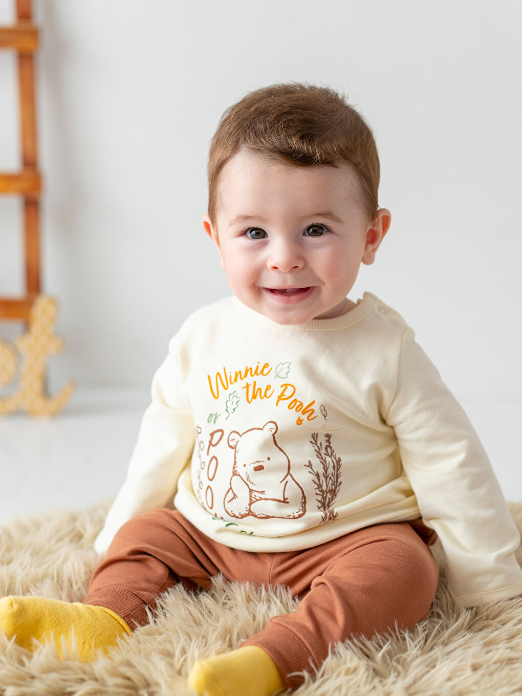 Crew Neck Long Sleeved Winnie the Pooh Printed Baby Boy Sweatshirt and Jogger Pants 2-Pack-1