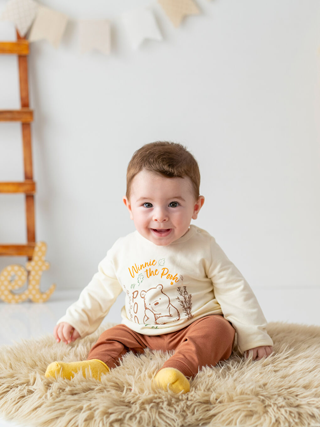 Crew Neck Long Sleeved Winnie the Pooh Printed Baby Boy Sweatshirt and Jogger Pants 2-Pack