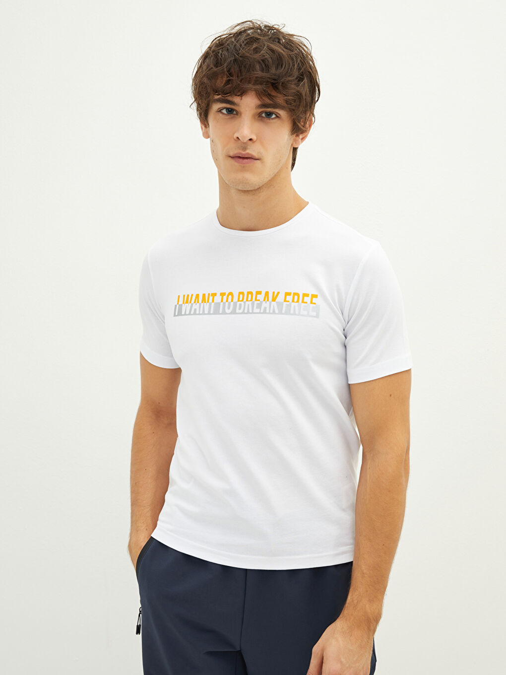 Beyaz Bisiklet Yaka Kısa Kollu Baskılı Erkek Tişört