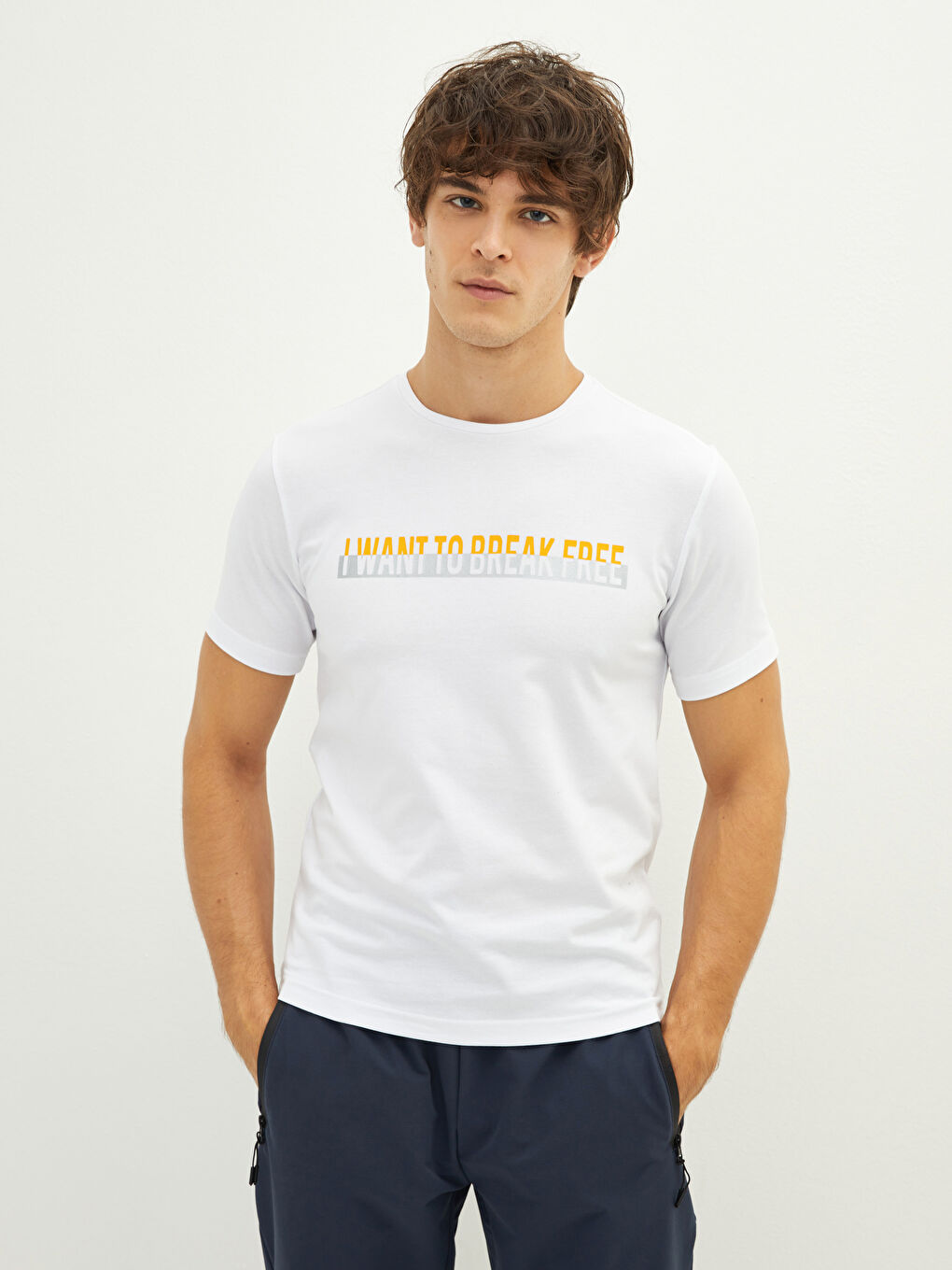 Beyaz Bisiklet Yaka Kısa Kollu Baskılı Erkek Tişört-1