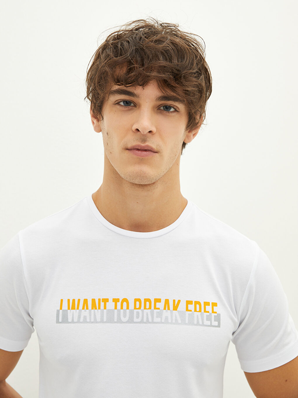 Beyaz Bisiklet Yaka Kısa Kollu Baskılı Erkek Tişört-3