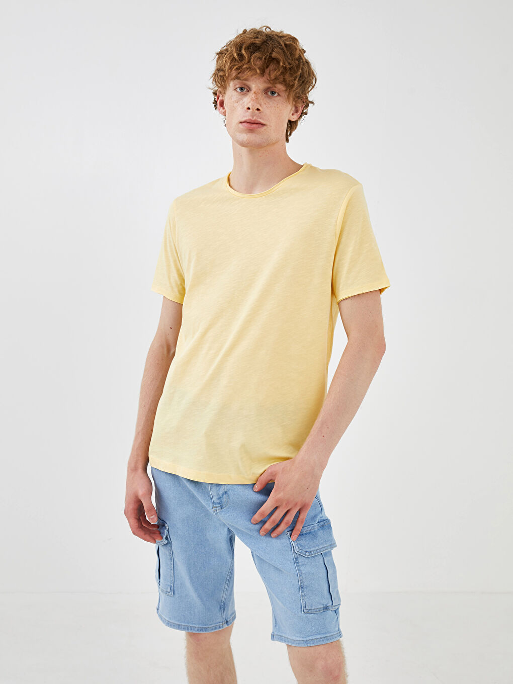 تيشيرت رجالي ياقة دائرية كم قصير قطن ممشط أساسي