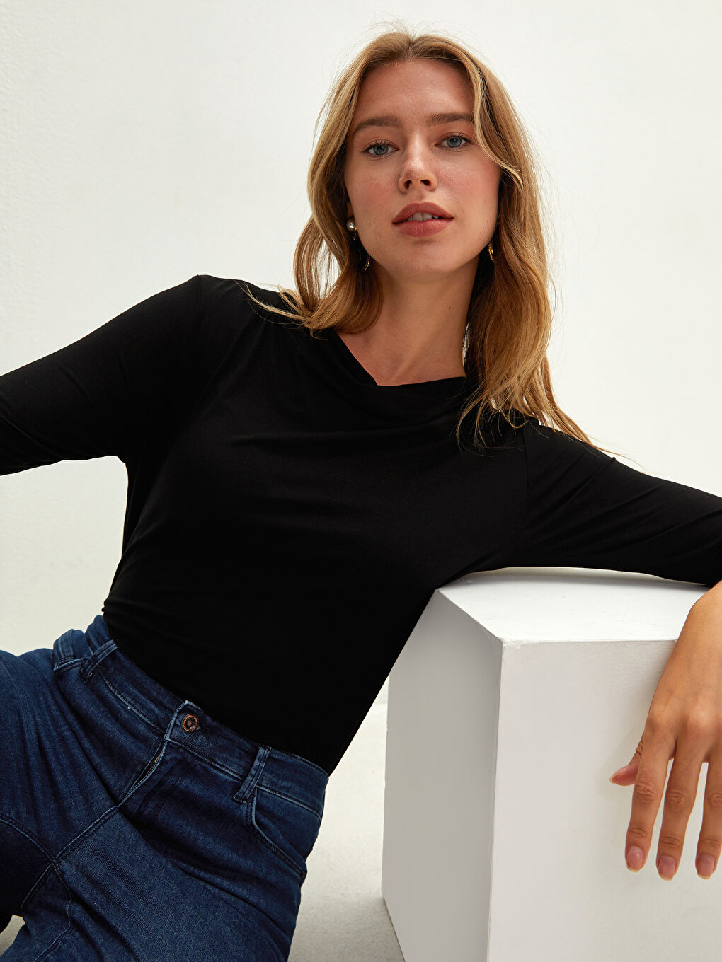 Flowy Collar Straight Long Sleeve Women's Blouse