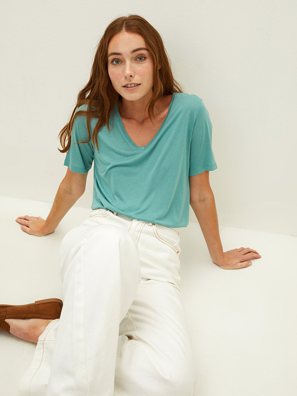Turkuaz V Yaka Düz Kısa Kollu Viskon Kadın Tişört-2