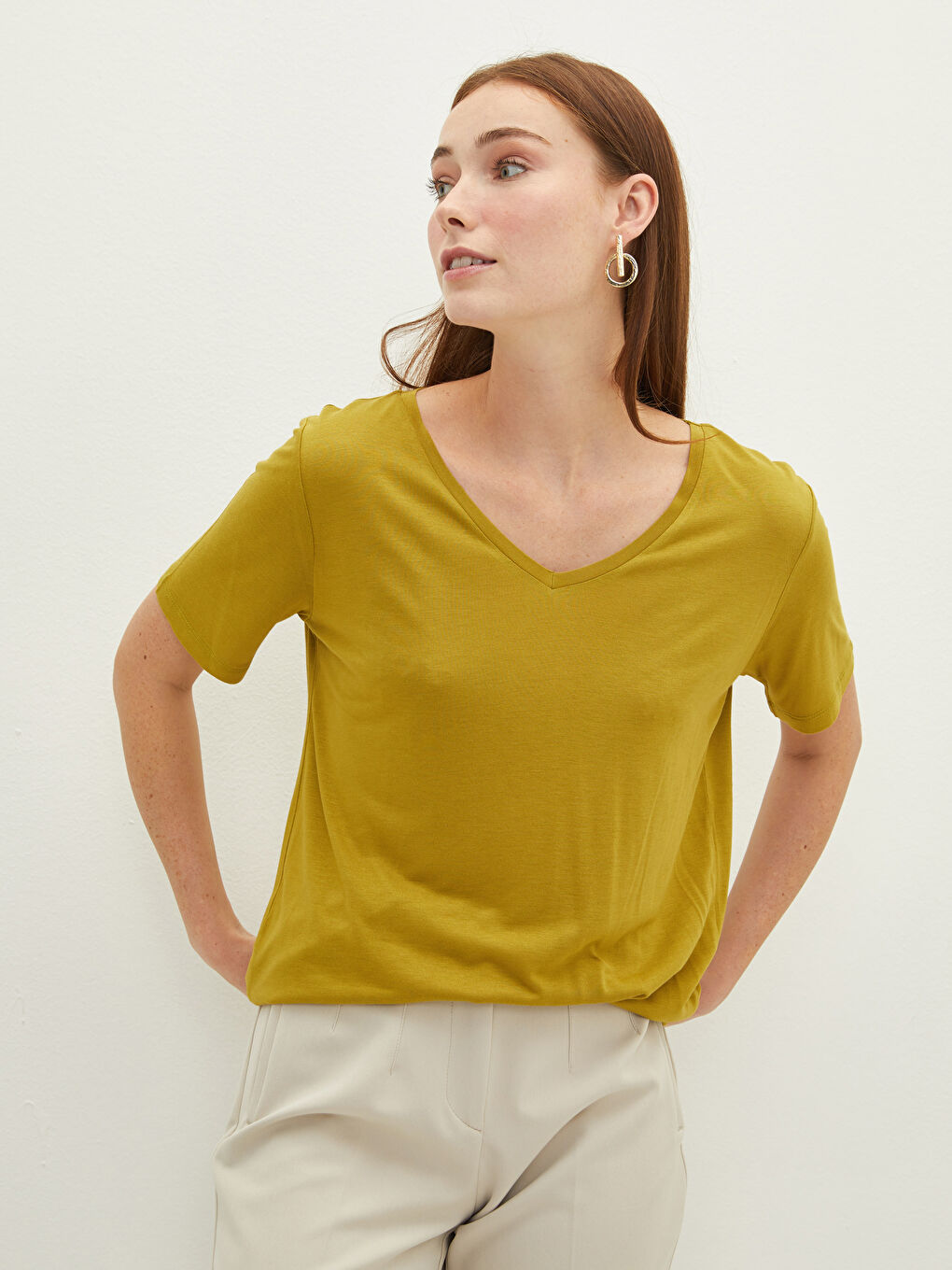 Yeşil V Yaka Düz Kısa Kollu Viskon Kadın Tişört-1