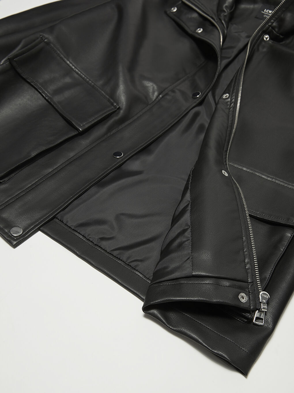 Siyah Dik Yaka Düz Uzun Kollu Cep Detaylı İnce Kadın Deri Görünümlü Mont-9