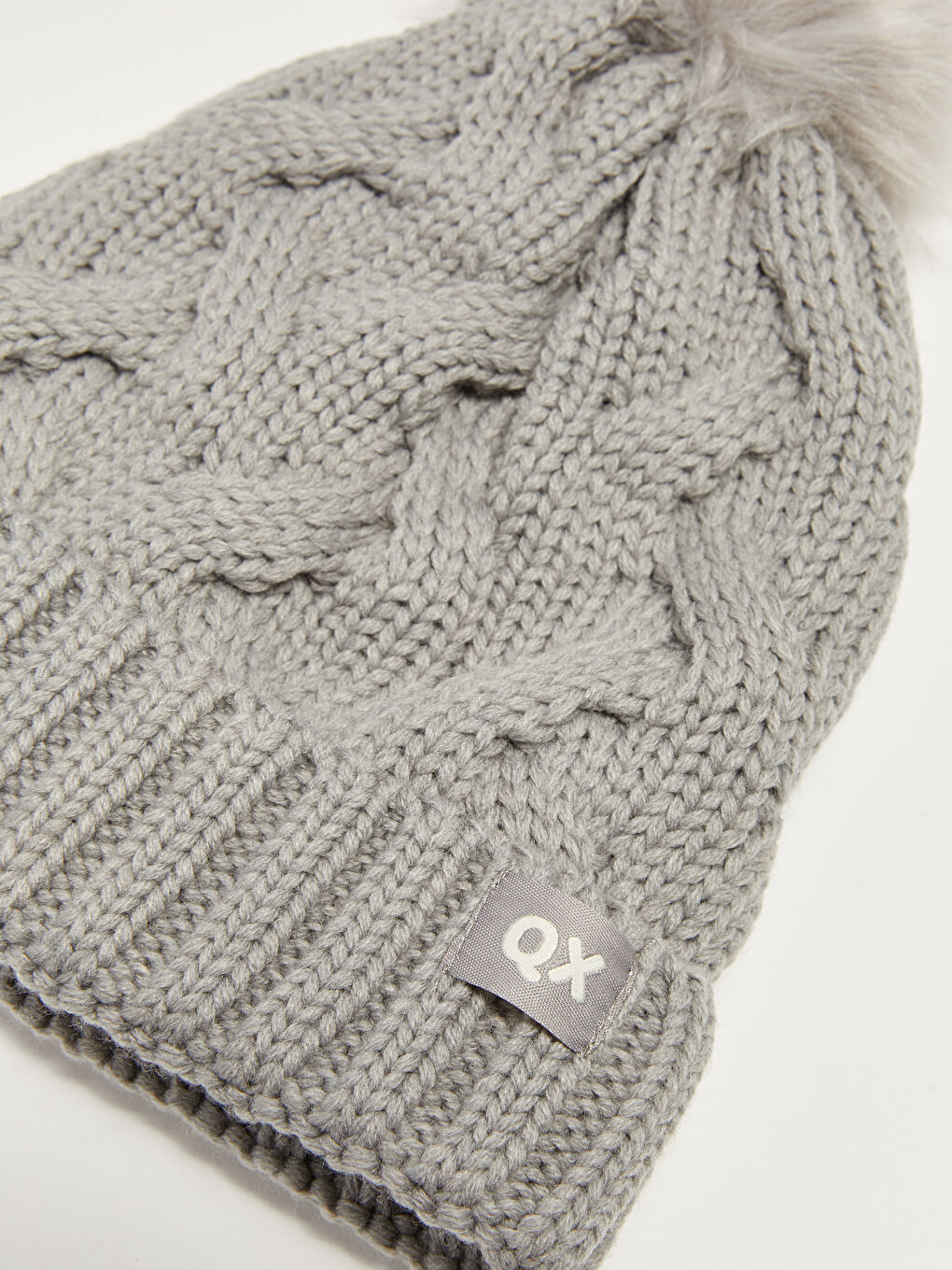 Женская трикотажная шапка с помпоном-4