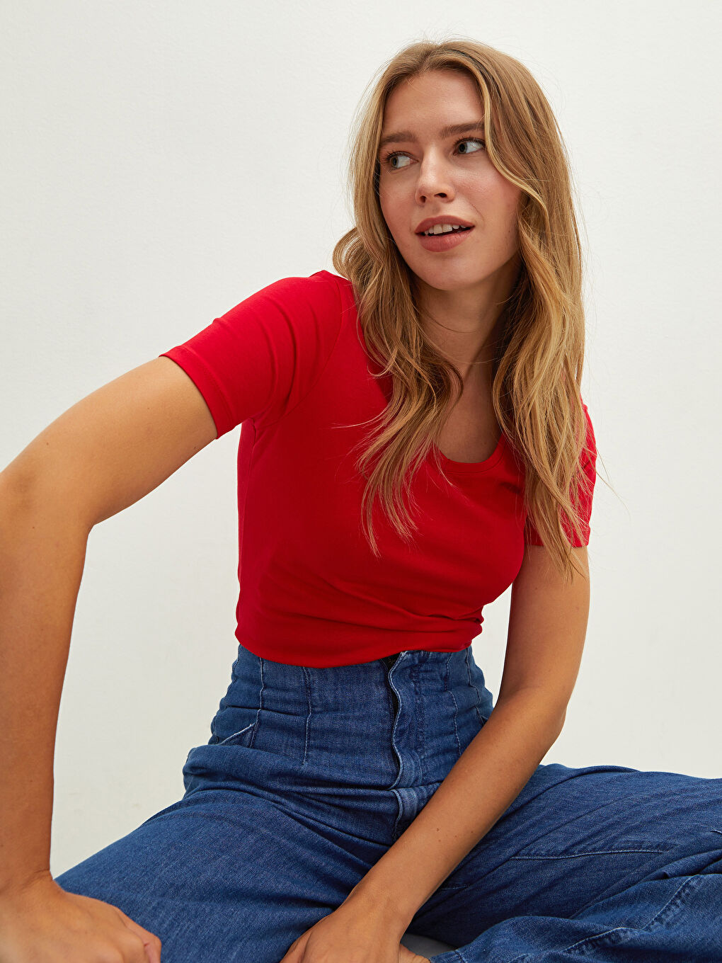 Kırmızı V  Yaka Düz Kısa Kollu Pamuklu Kadın Tişört-2