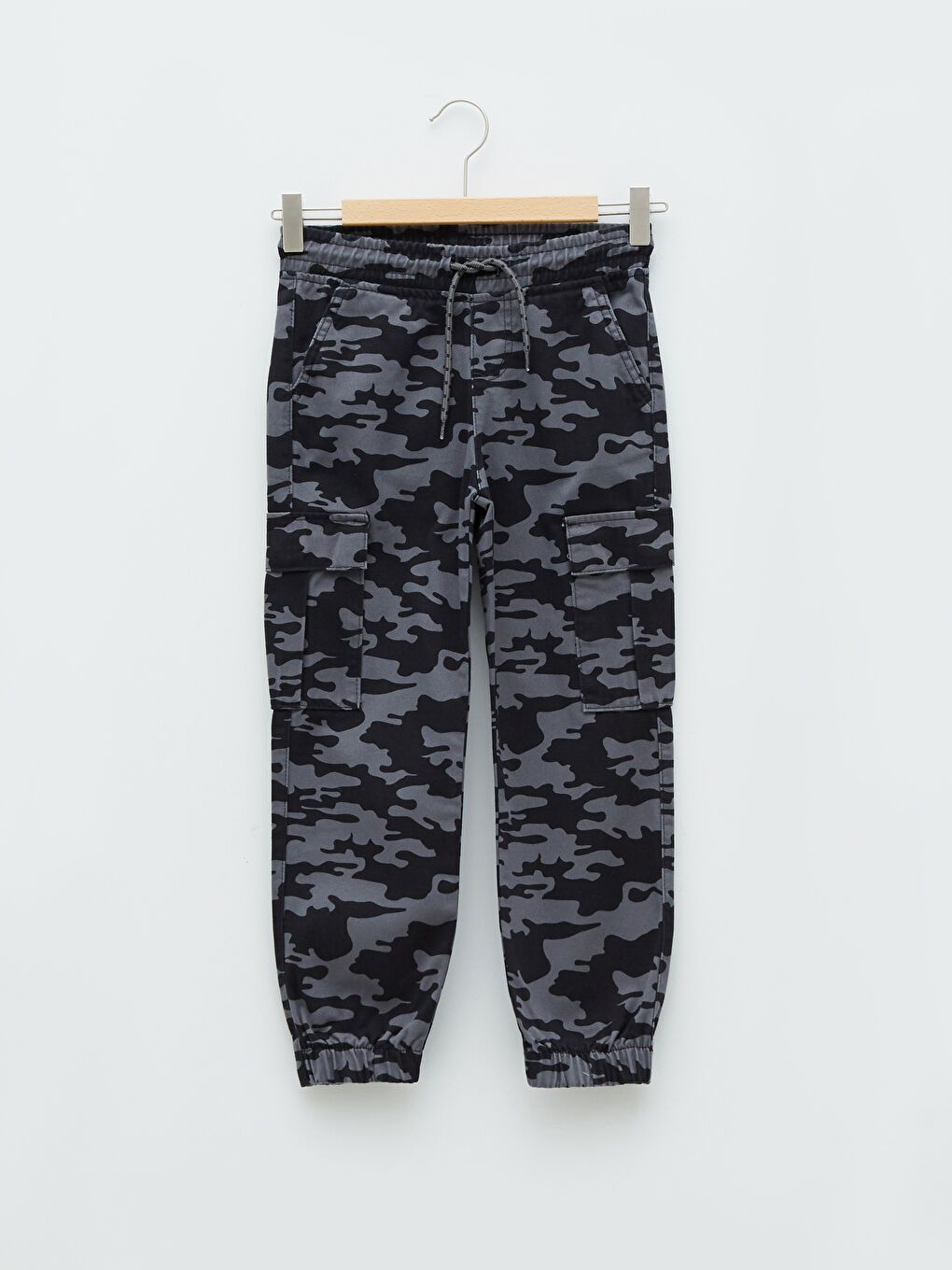 LCW Kids Maskirne Kargo Pantalone Sa Rastegljivim Pojasom Za Dečake -W1BF13Z4-LQJ