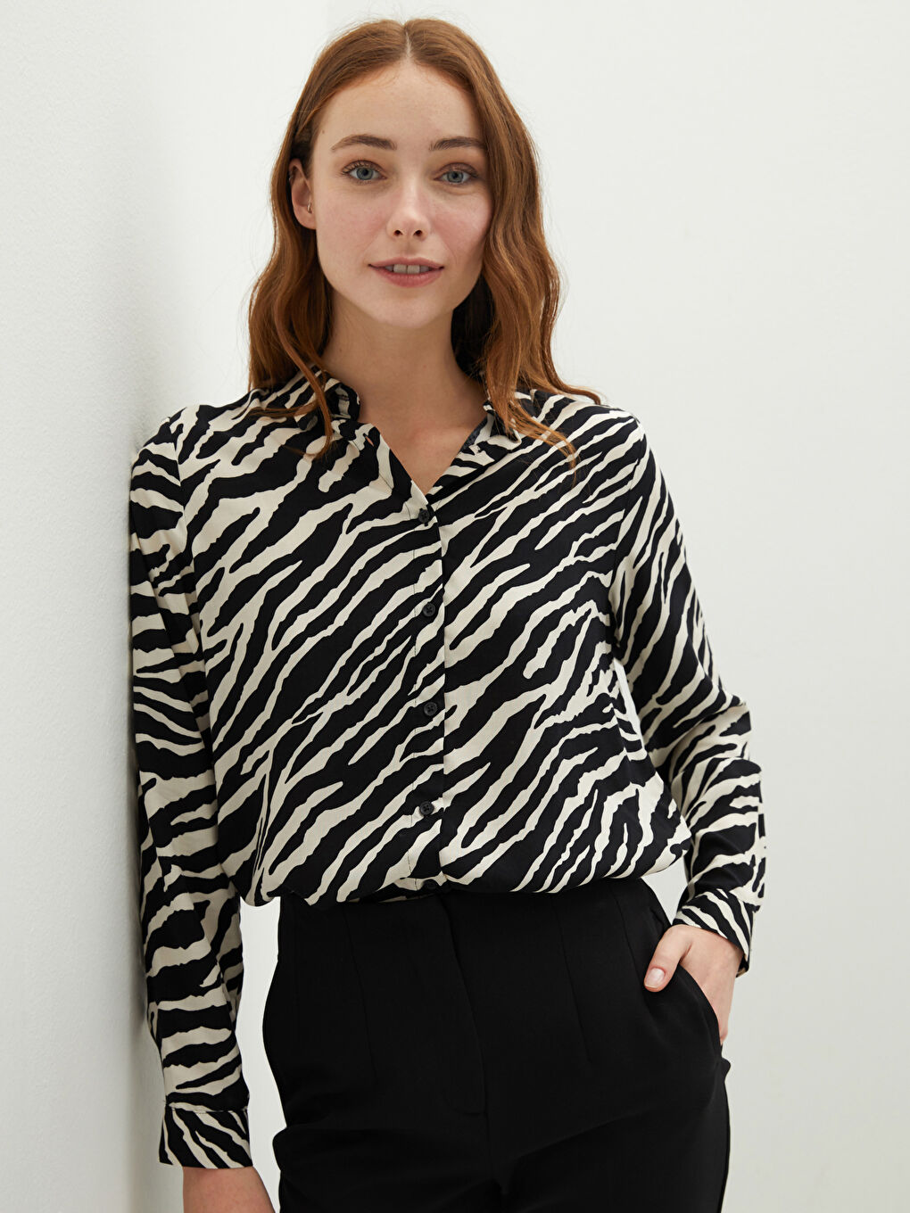 Bej Önden Düğme Kapamalı Desenli Uzun Kollu Viskon Kadın Gömlek