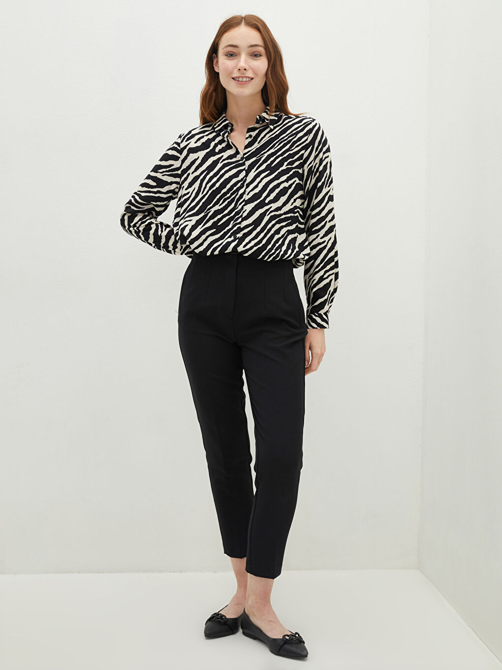 Bej Önden Düğme Kapamalı Desenli Uzun Kollu Viskon Kadın Gömlek-1