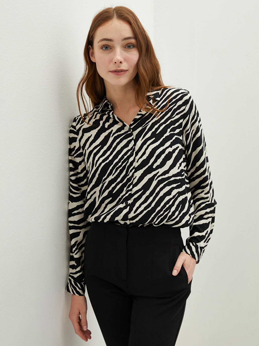 Bej Önden Düğme Kapamalı Desenli Uzun Kollu Viskon Kadın Gömlek-2