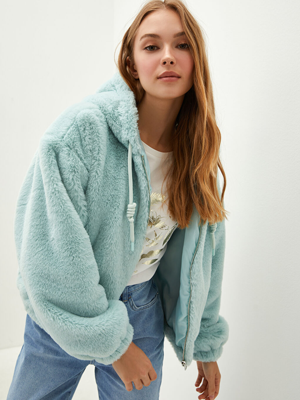 Yeşil Kapüşonlu Düz Cep Detaylı Uzun Kollu Pelüş Kalın Kadın Mont-1