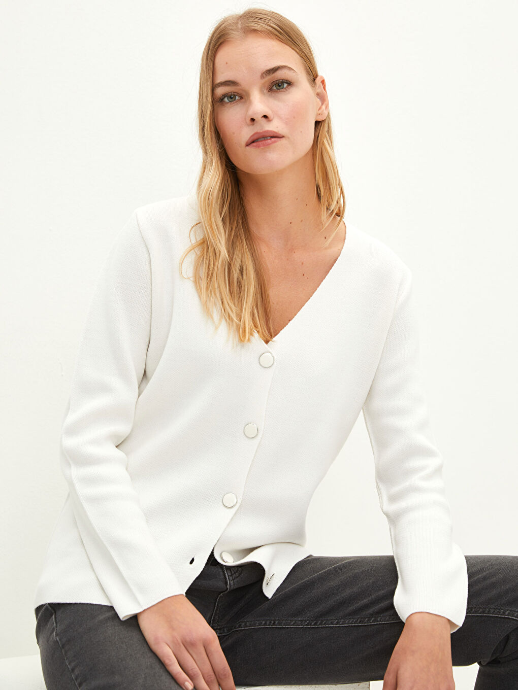 Ekru V Yaka Kadın Triko Hırka