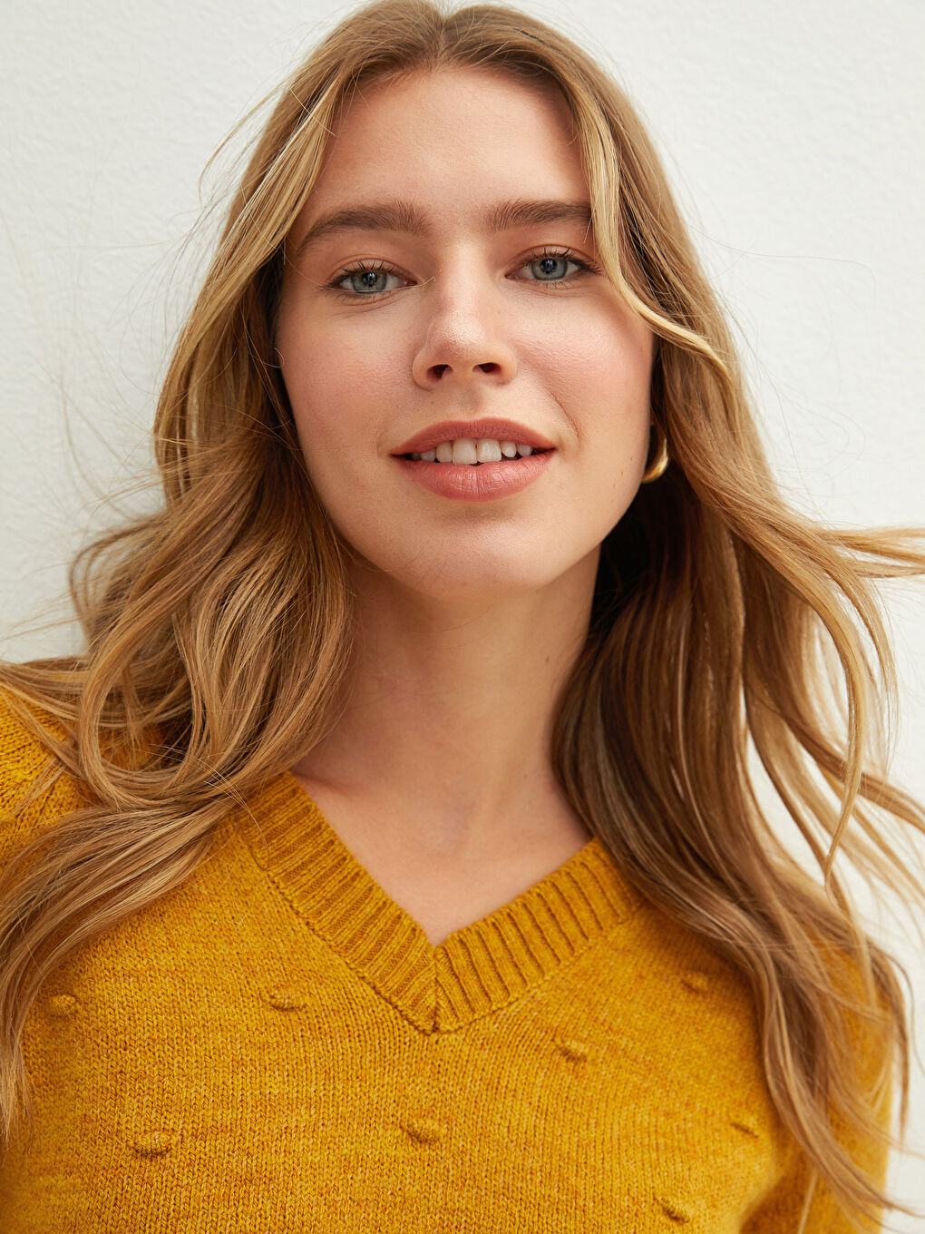 Sarı V Yaka Desenli Uzun Kollu Kadın Triko Kazak-2