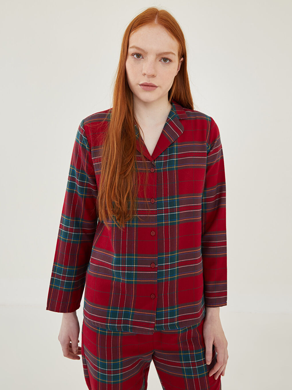 Комплект пижами с яка и каре за жени-1