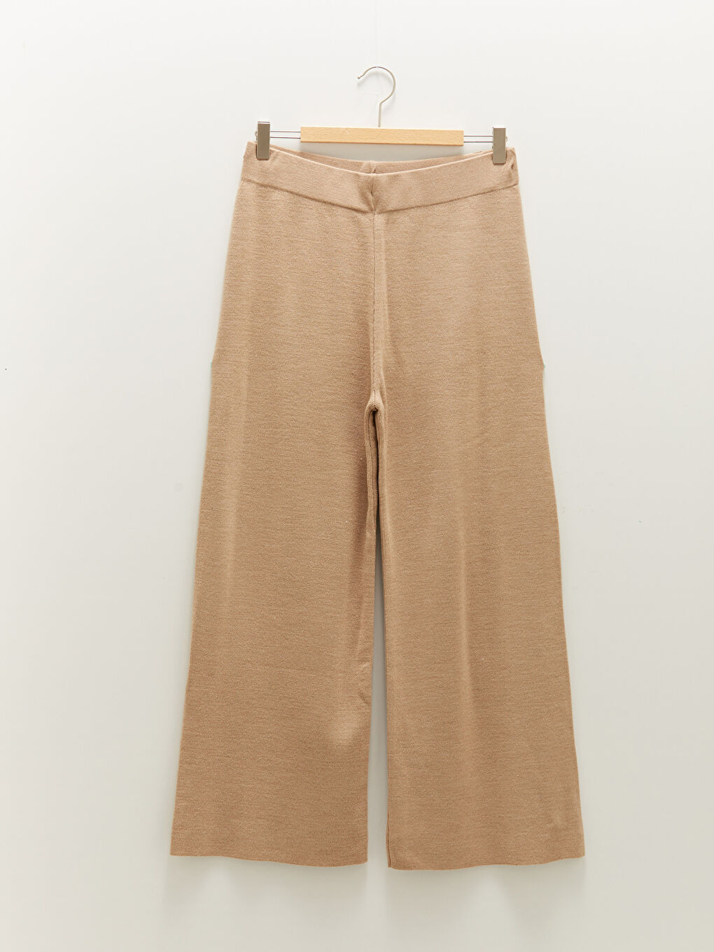 LCWAIKIKI Basic Pantalone od trikotaže sa elastičnim strukom, uskim krojem i širokim nogavicama za žene -W1BG73Z8-DGF