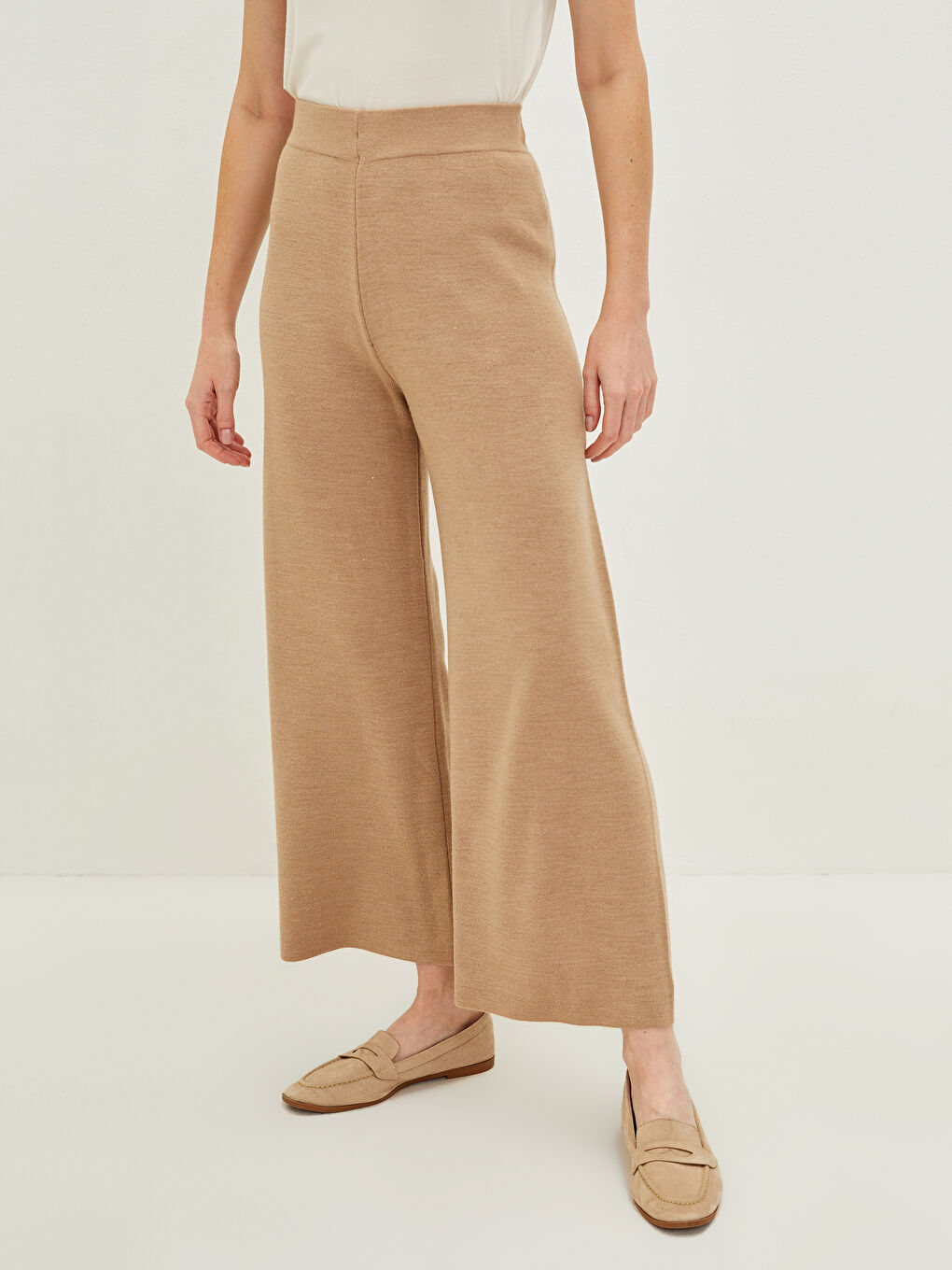 LCWAIKIKI Basic Pantalone od trikotaže sa elastičnim strukom, uskim krojem i širokim nogavicama za žene -W1BG73Z8-DGF