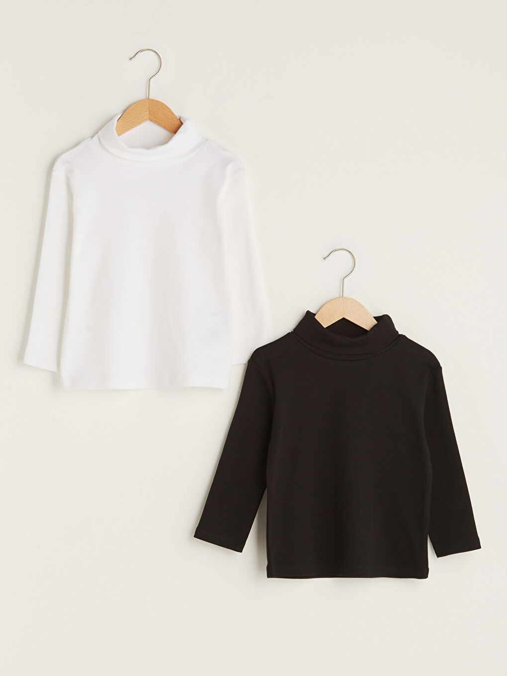 Упаковка базовых водолазок с длинным рукавом для мальчика 2 шт
