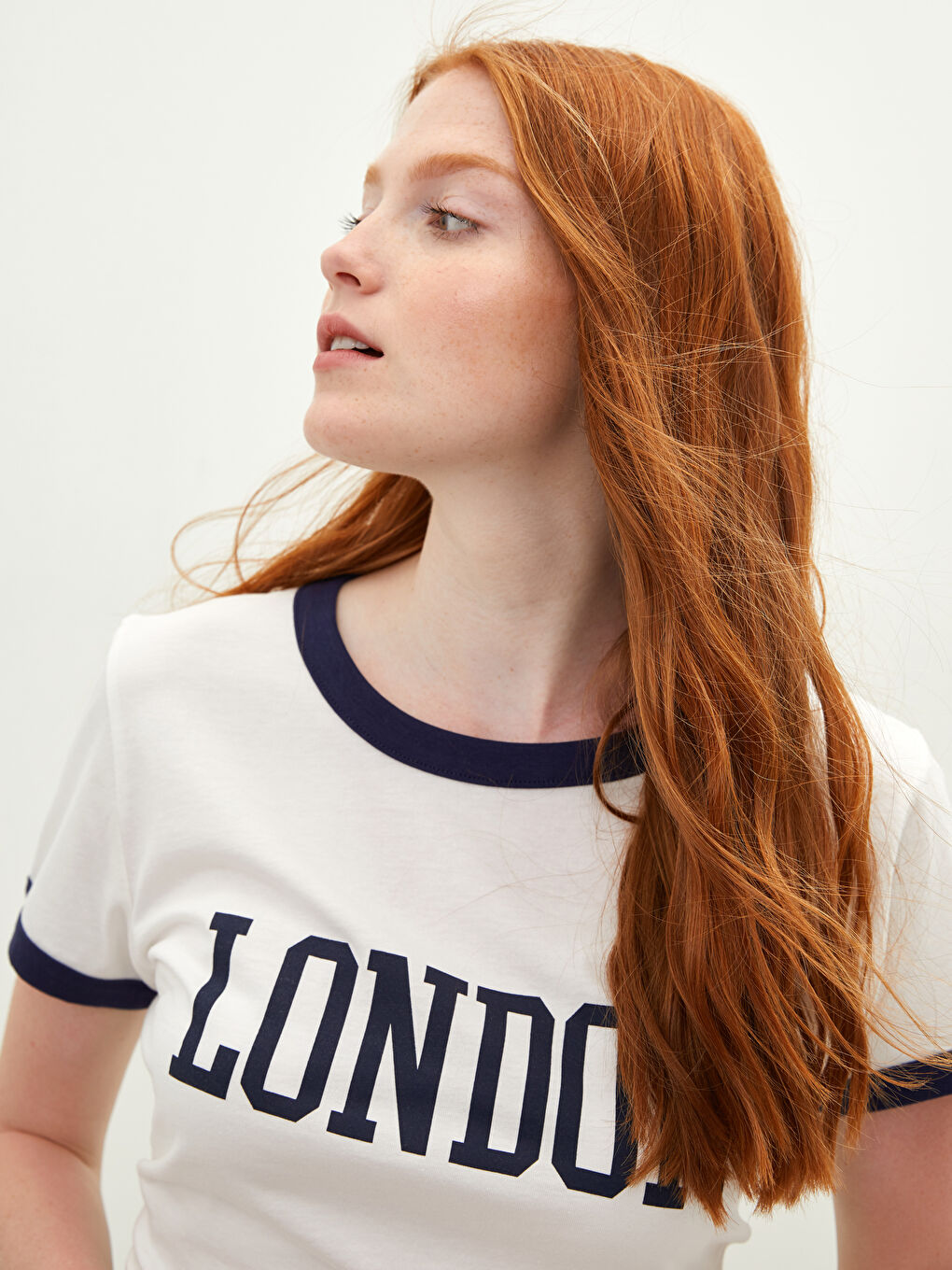 Ekru Bisiklet Yaka Baskılı Kısa Kollu Pamuklu Kadın Tişört-6