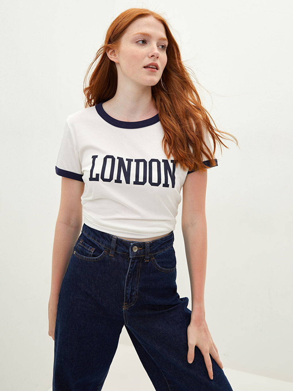 Ekru Bisiklet Yaka Baskılı Kısa Kollu Pamuklu Kadın Tişört-8