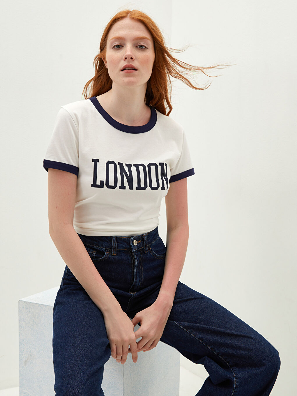 Ekru Bisiklet Yaka Baskılı Kısa Kollu Pamuklu Kadın Tişört-1