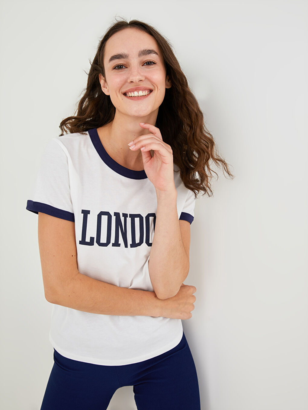 Ekru Bisiklet Yaka Baskılı Kısa Kollu Pamuklu Kadın Tişört-5