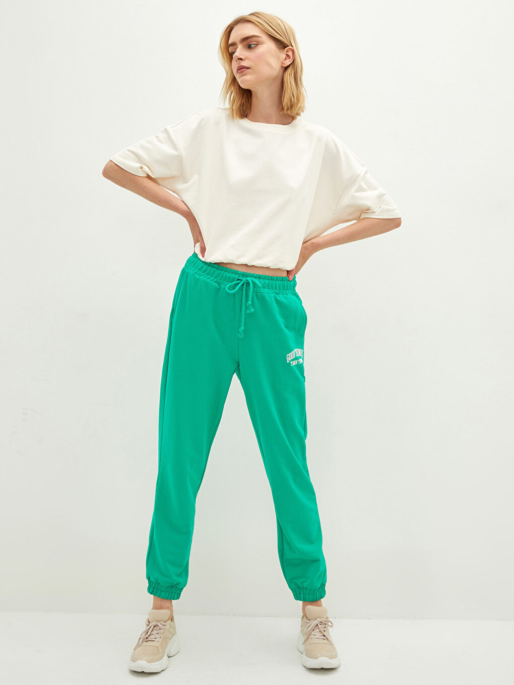 بنطلون رياضي بخصر مطاطي ومطبوع بتفاصيل جيب للسيدات-5