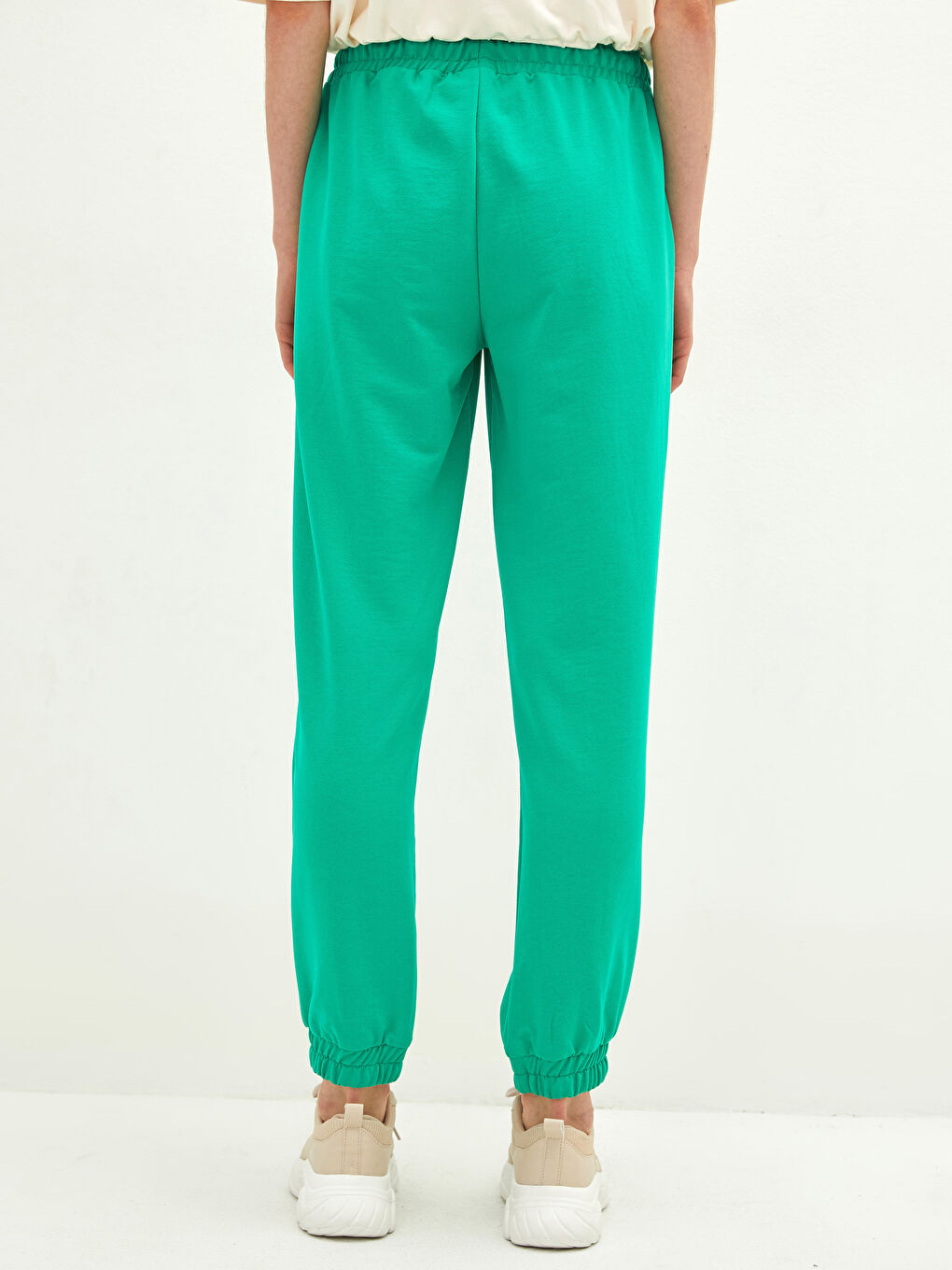 بنطلون رياضي بخصر مطاطي ومطبوع بتفاصيل جيب للسيدات-9