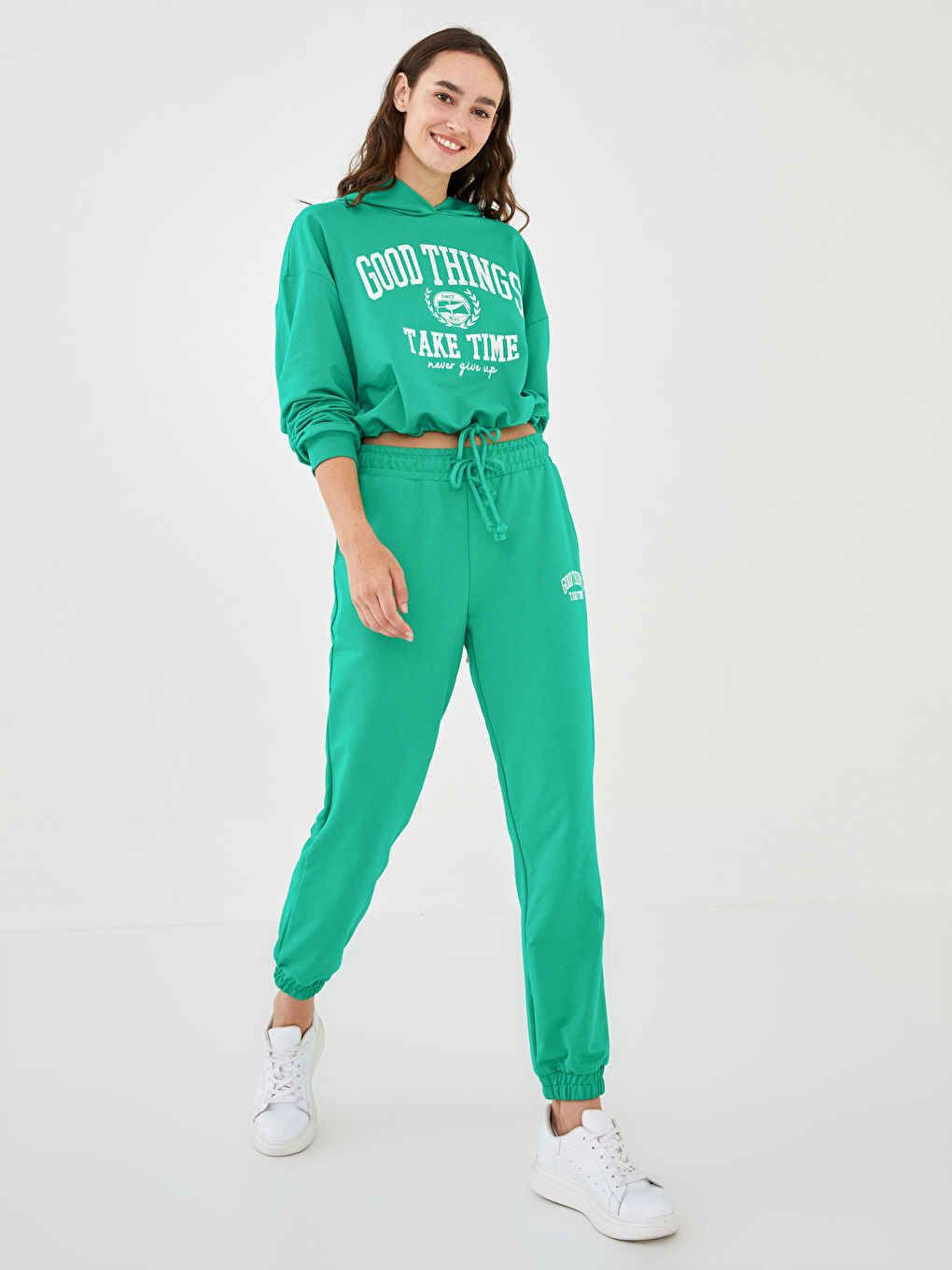 بنطلون رياضي بخصر مطاطي ومطبوع بتفاصيل جيب للسيدات-2