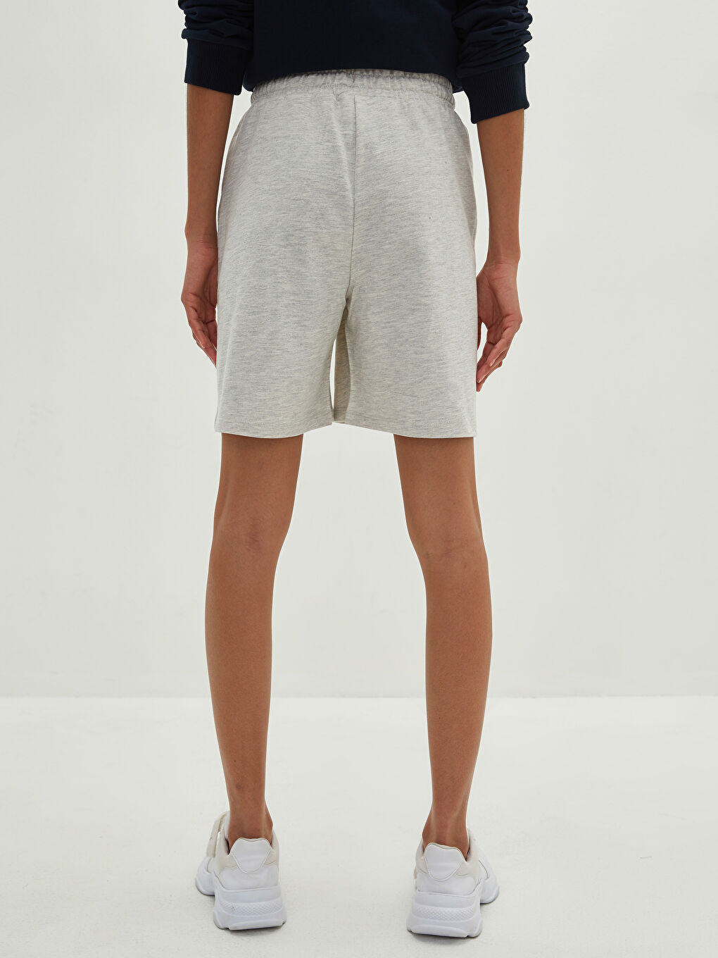 شورت برمودا للسيدات بخصر مرن وتفاصيل جيب مطبوع-11