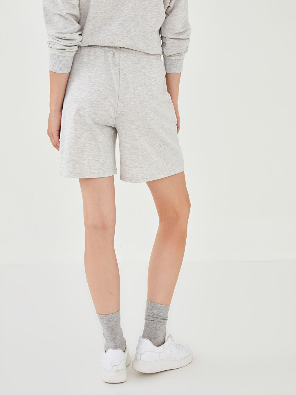 شورت برمودا للسيدات بخصر مرن وتفاصيل جيب مطبوع-10