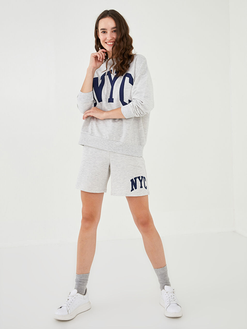 Gri Bisiklet Yaka Baskılı Uzun Kollu Kadın Sweatshirt-2